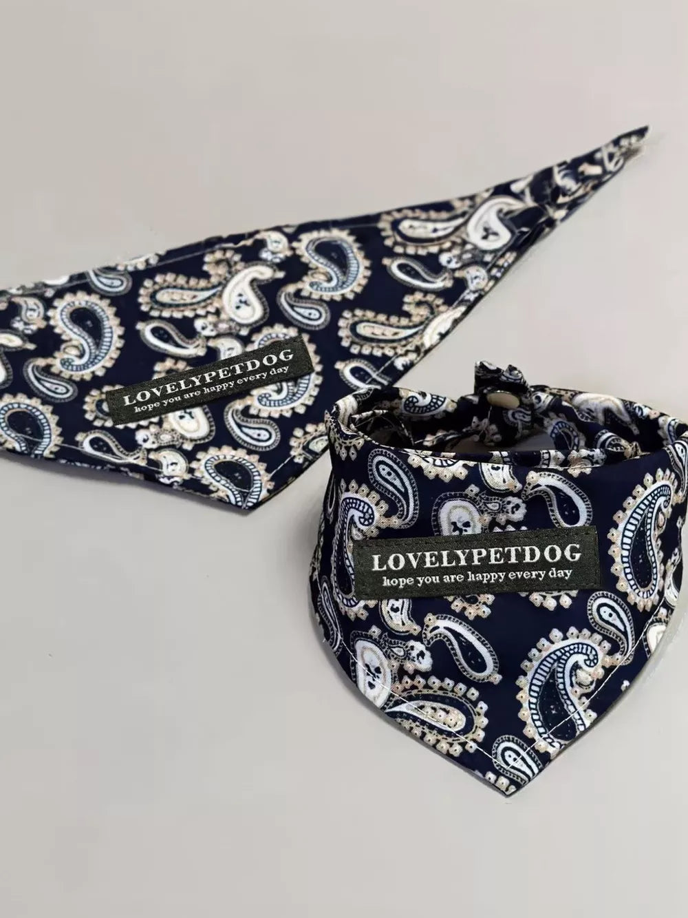 Lightweight Adjustable Pet Scarf – Soft Polyester for Dogs & Cats