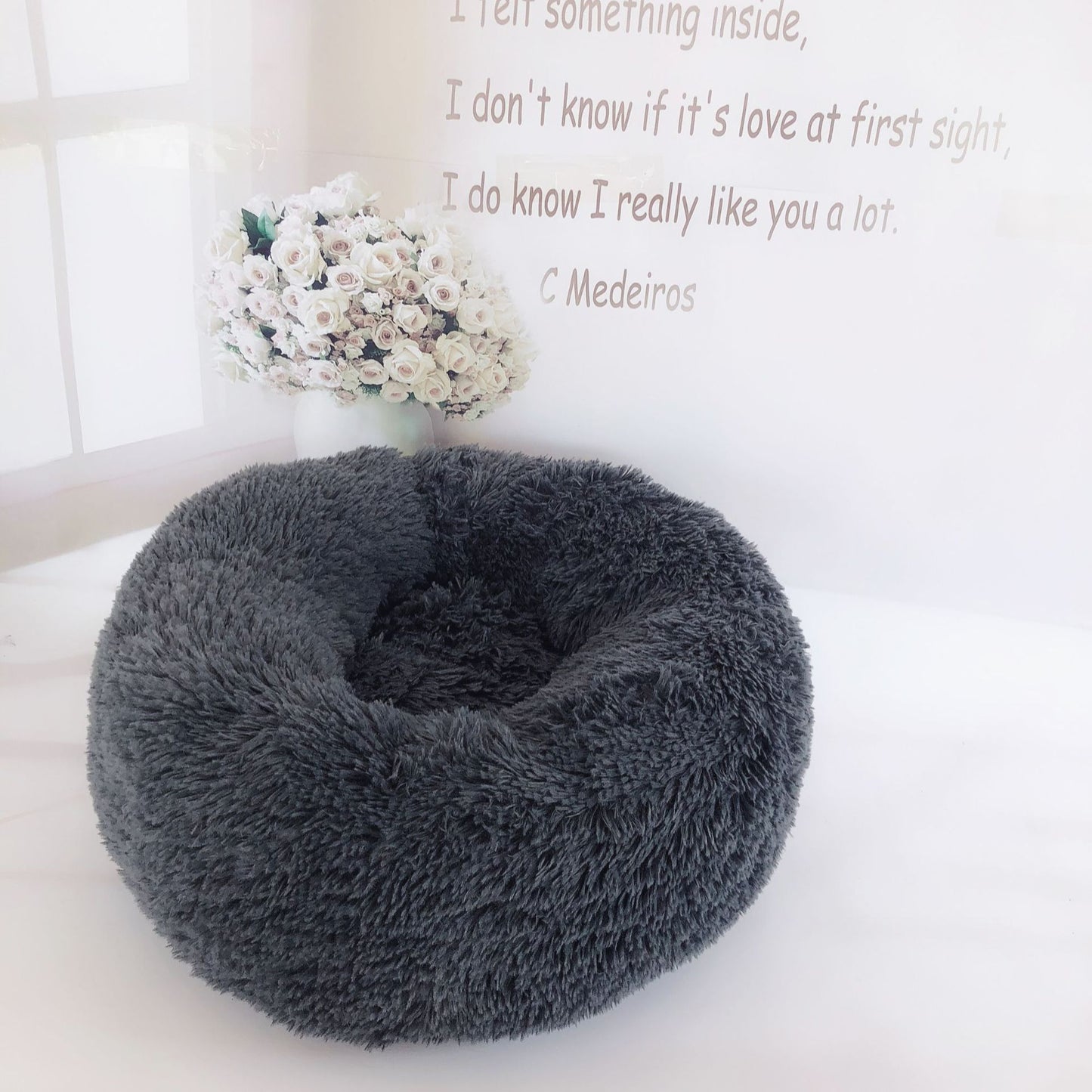 Ultra Soft Plush Pet Bed - Cozy Calming Nest for Dogs & Cats