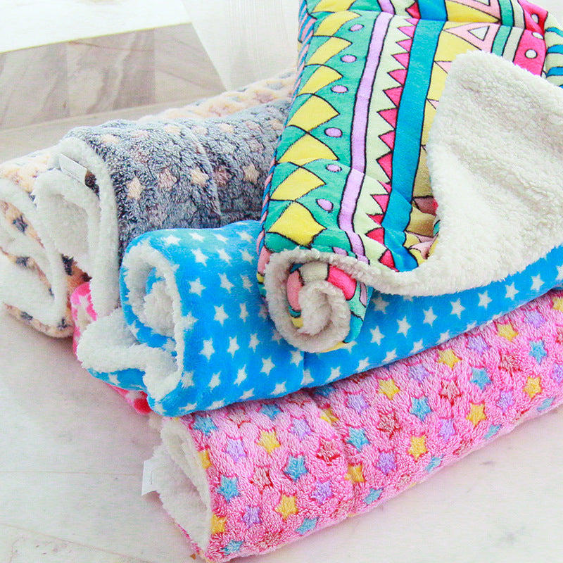 Ultra-Soft Fleece Pet Blanket for Dogs & Cats – Crate, Bed & Travel Mat