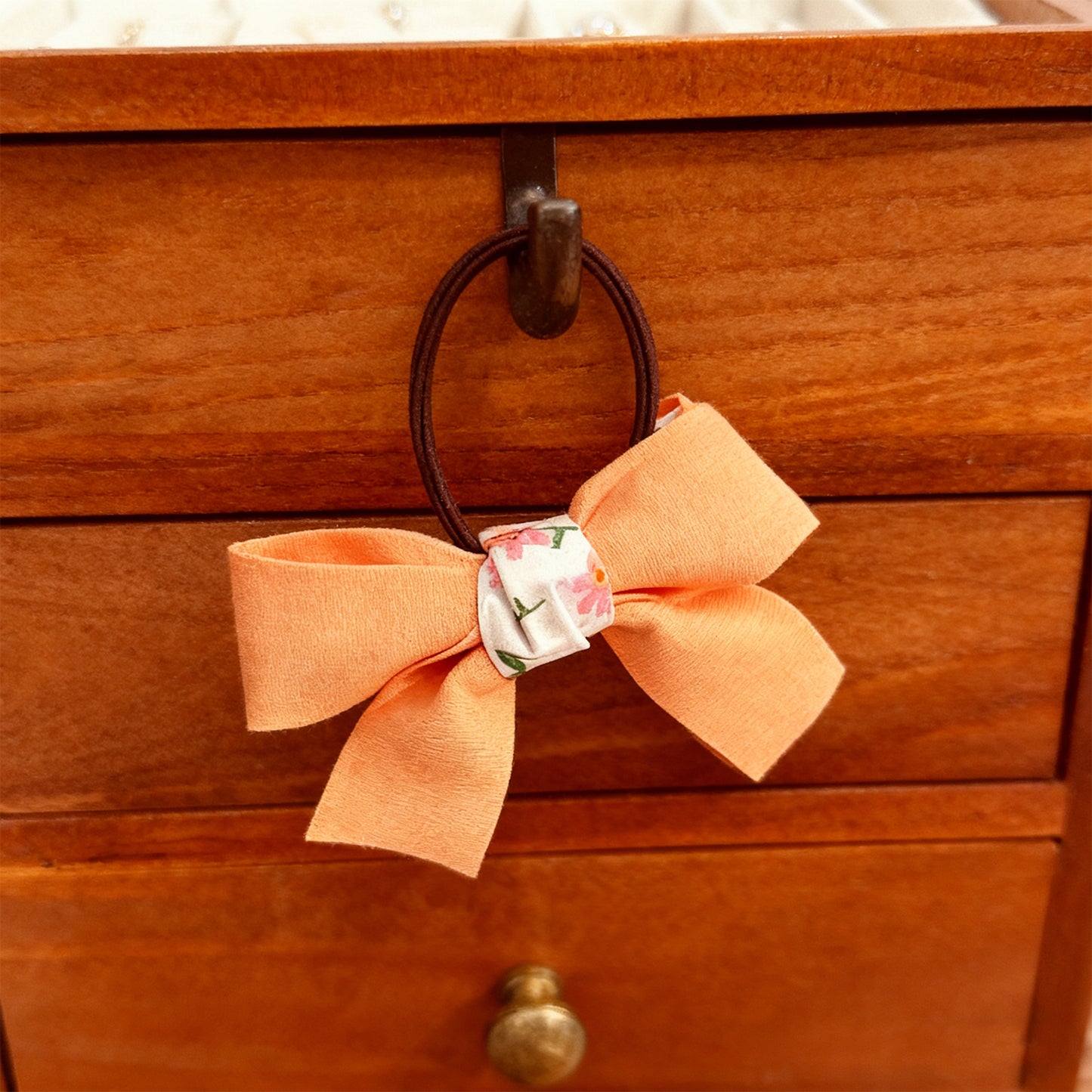 Elegant Bow Hair Ties – Premium Satin Ribbon Scrunchies for All Hair Types