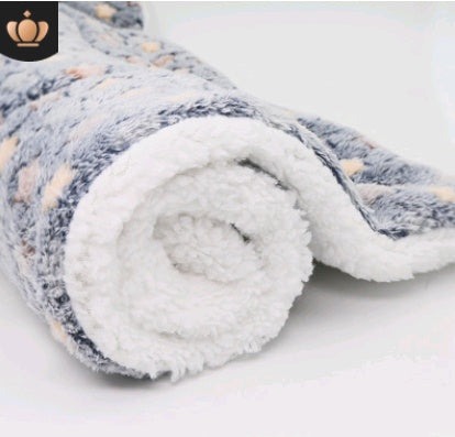 Ultra-Soft Fleece Pet Blanket for Dogs & Cats – Crate, Bed & Travel Mat