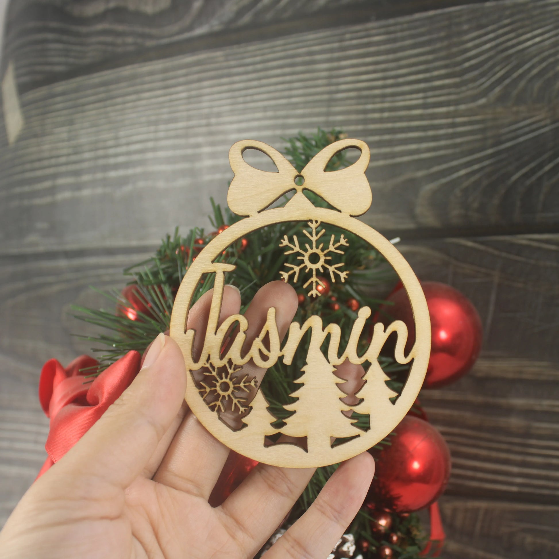 CHRISTMAS Snowflakes Custom Snowflakes Wood Christmas Decoration Pendant ， Laser Cut Name Christmas Ball Christmas Gift