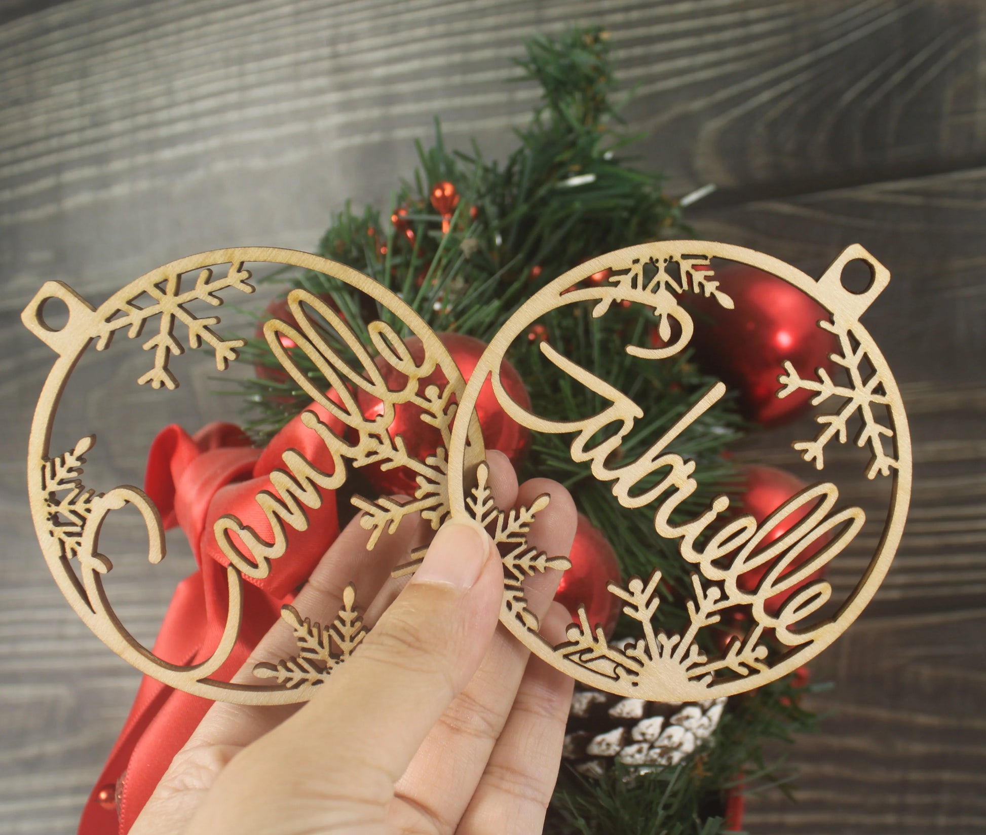 CHRISTMAS Snowflakes Custom Snowflakes Wood Christmas Decoration Pendant ， Laser Cut Name Christmas Ball Christmas Gift