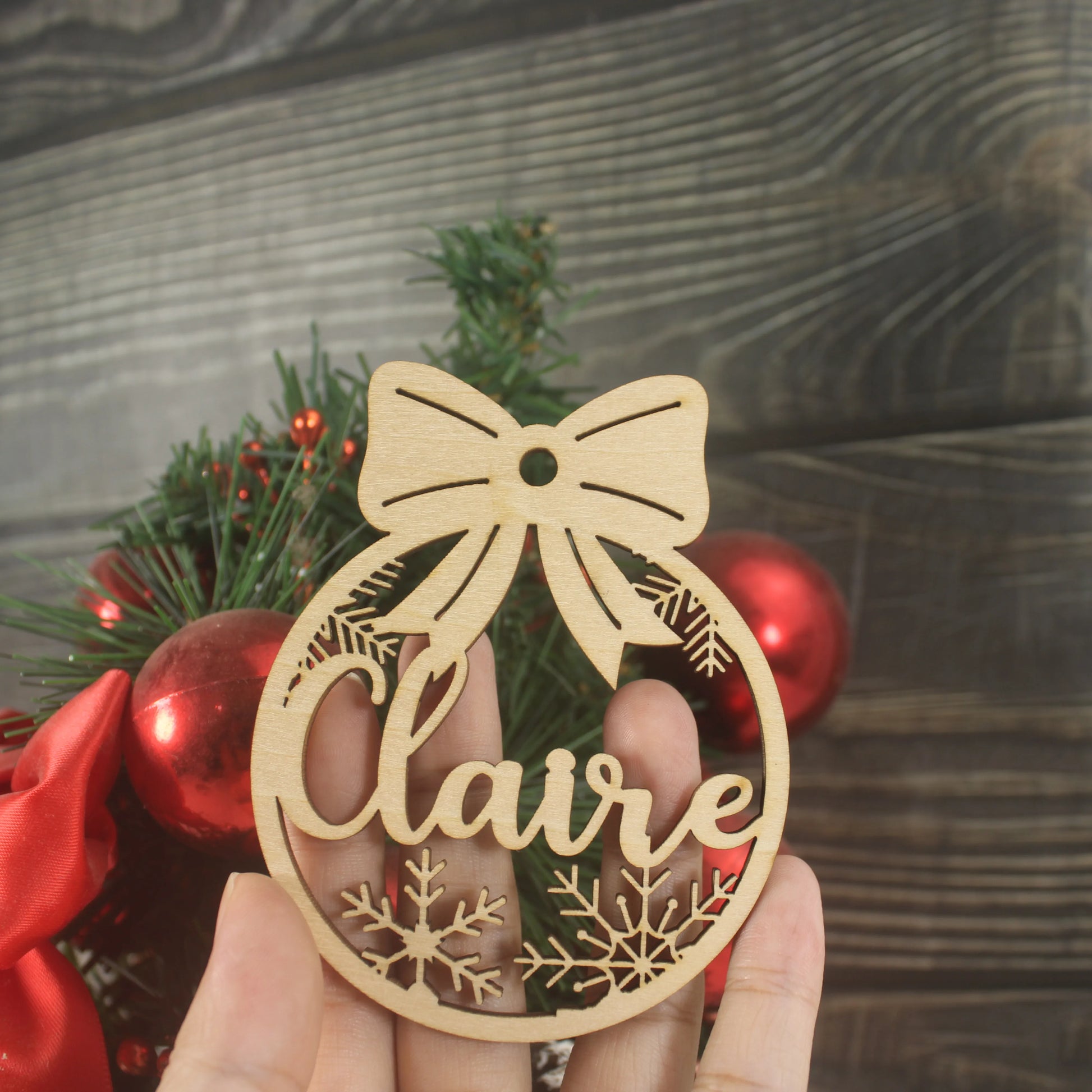 CHRISTMAS Snowflakes Custom Snowflakes Wood Christmas Decoration Pendant ， Laser Cut Name Christmas Ball Christmas Gift