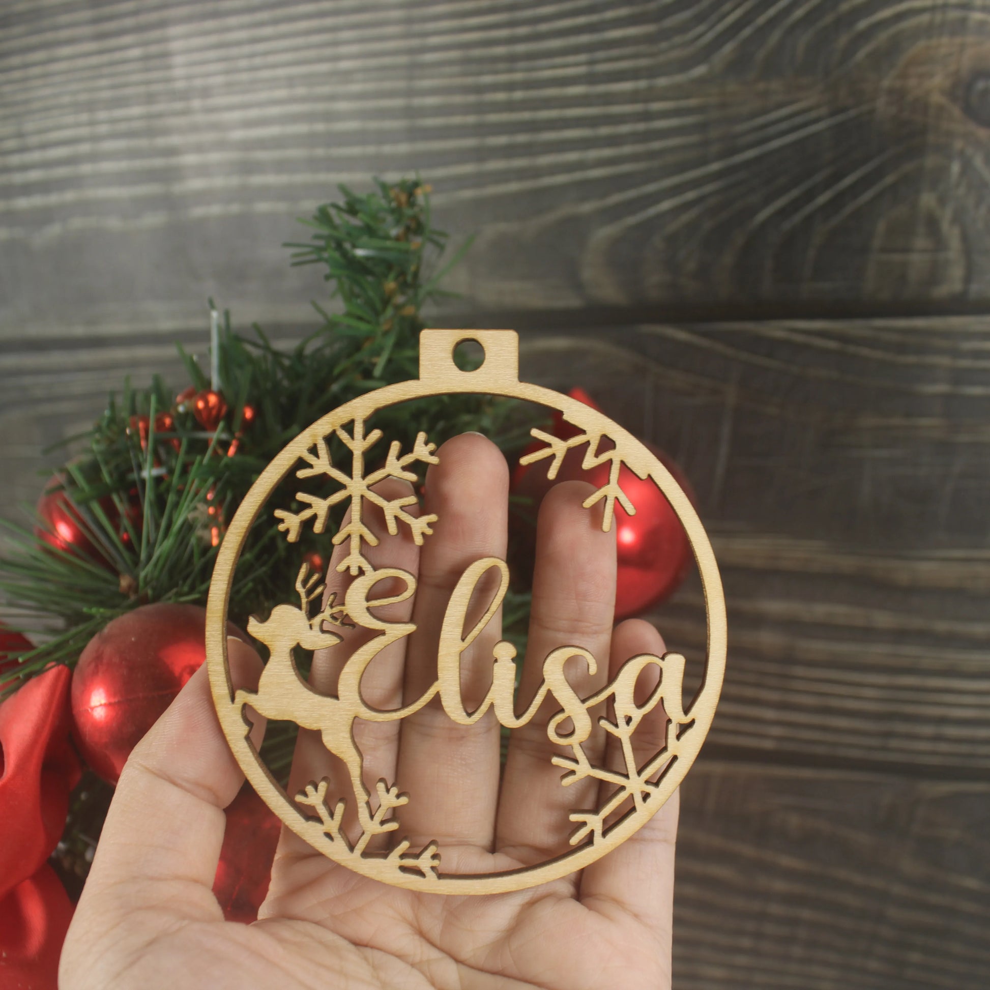 CHRISTMAS Snowflakes Custom Snowflakes Wood Christmas Decoration Pendant ， Laser Cut Name Christmas Ball Christmas Gift
