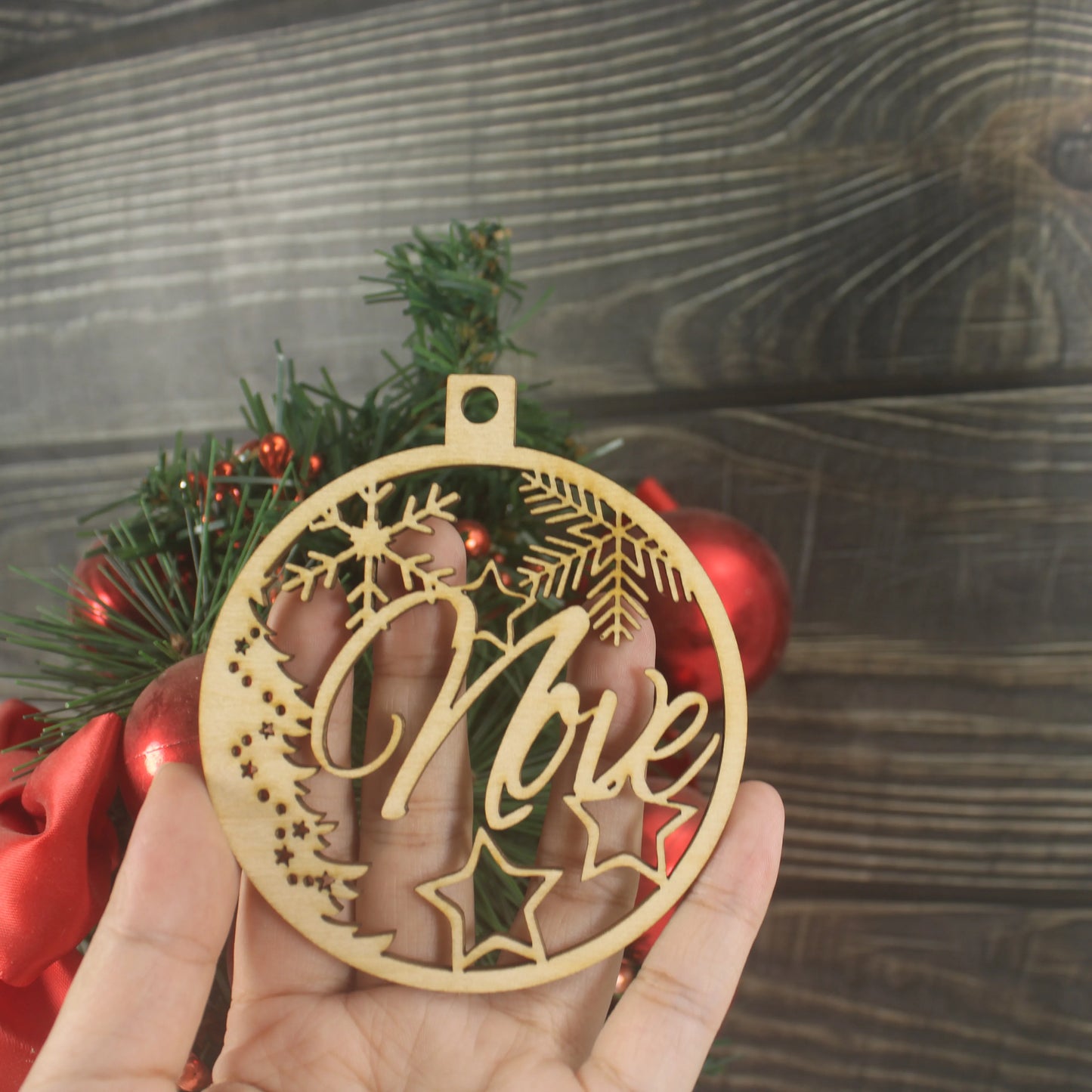 CHRISTMAS Snowflakes Custom Snowflakes Wood Christmas Decoration Pendant ， Laser Cut Name Christmas Ball Christmas Gift