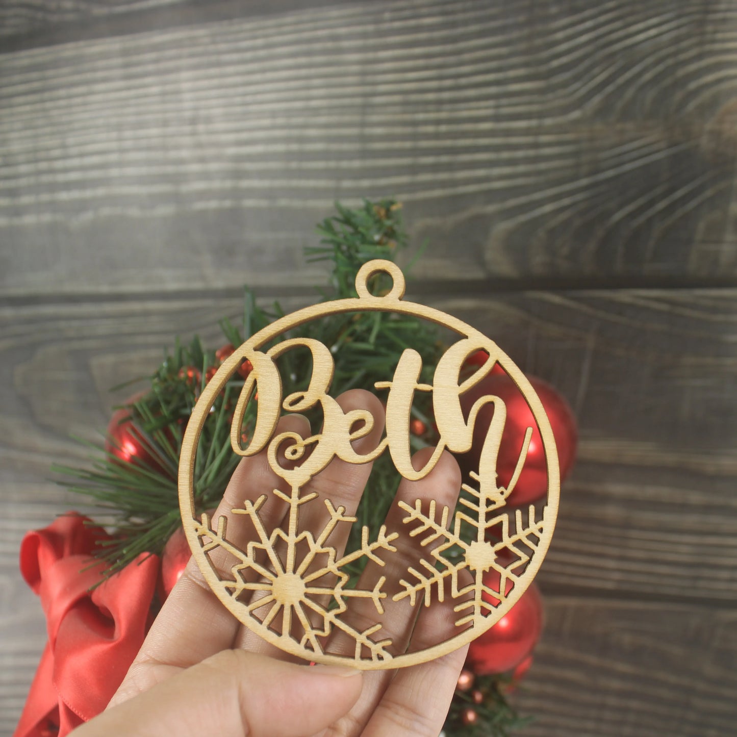 CHRISTMAS Snowflakes Custom Snowflakes Wood Christmas Decoration Pendant ， Laser Cut Name Christmas Ball Christmas Gift