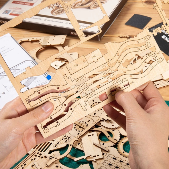 1:18 Scale WWII Army Jeep 3D Wooden Model Kit – No-Glue Military Puzzle for Ages 14+