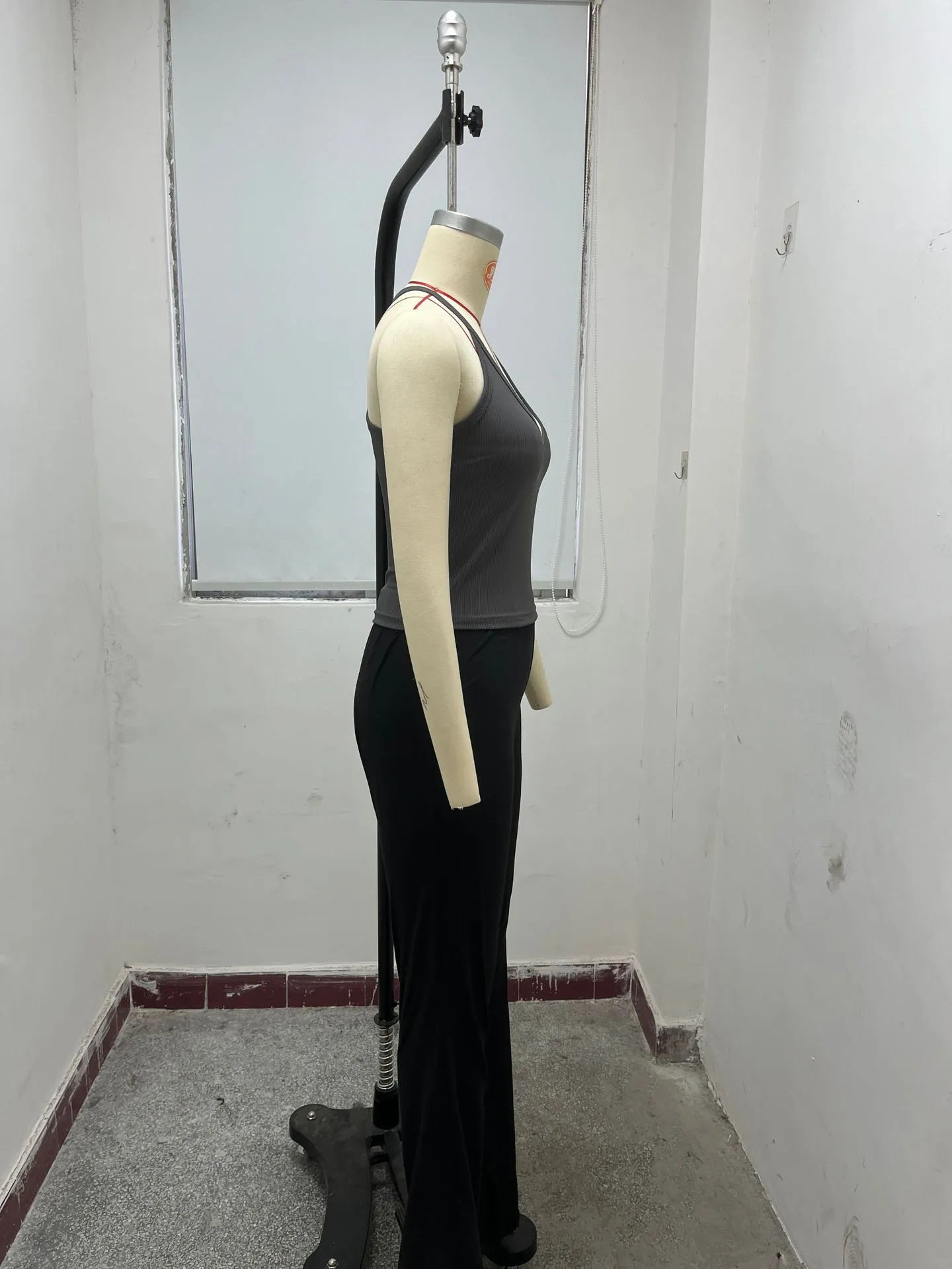 Women's Knitted Slim Fit Crop Vest Top – Sleeveless Spring & Summer Essential