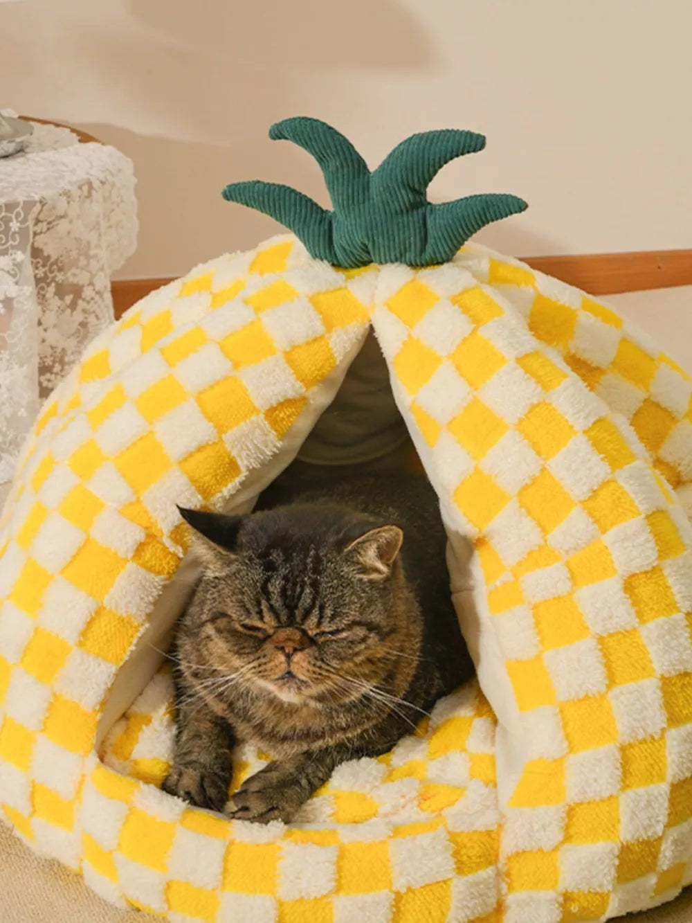 Pineapple Cat Bed – Foldable Semi-Enclosed Cozy Pet Nest
