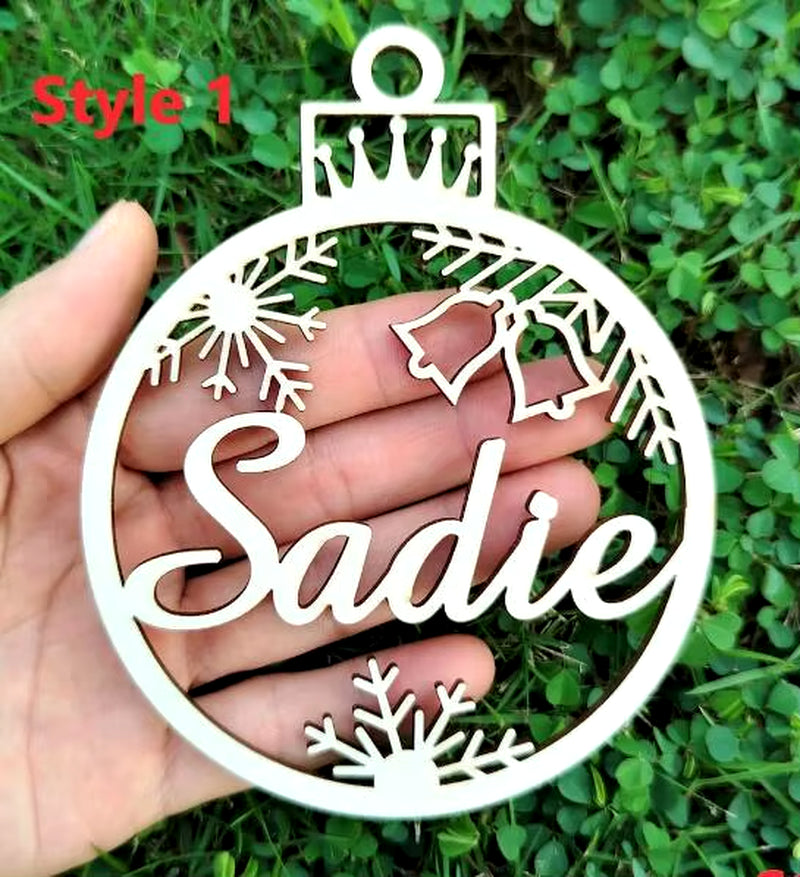 CHRISTMAS Snowflakes Custom Snowflakes Wood Christmas Decoration Pendant ， Laser Cut Name Christmas Ball Christmas Gift