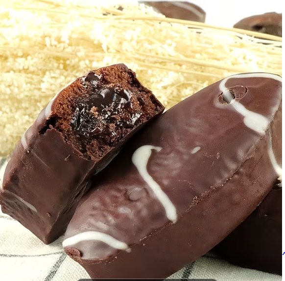 Chocolate Lava Sandwich Cakes 4-Pack | Strawberry & Chocolate | 104g