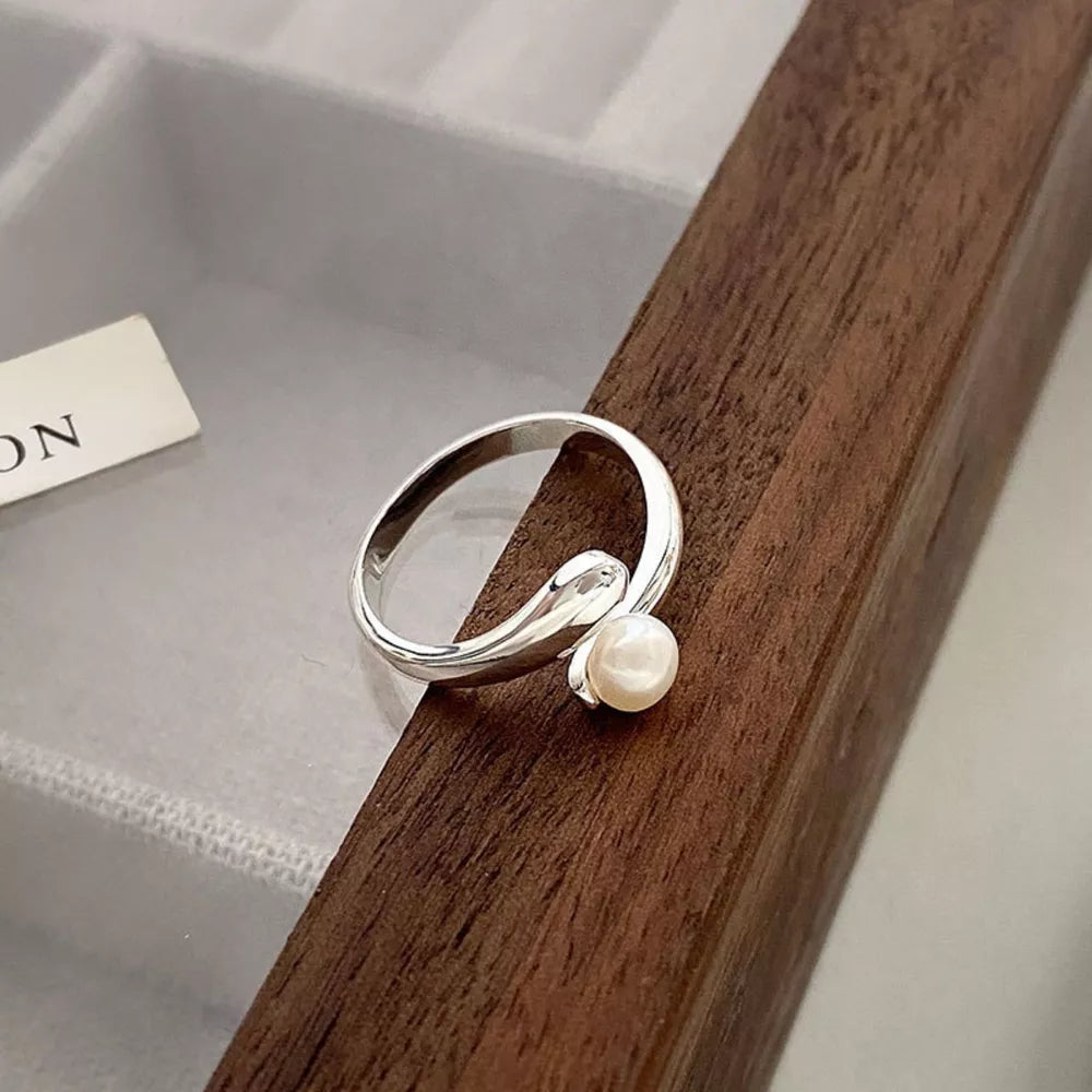 Freshwater Pearl Bypass Ring – Platinum-Plated 925 Sterling Silver | One Size